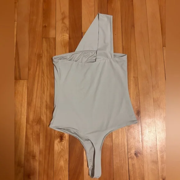 Off-Shoulder Light Gray Bodysuit - Picture 2 of 2